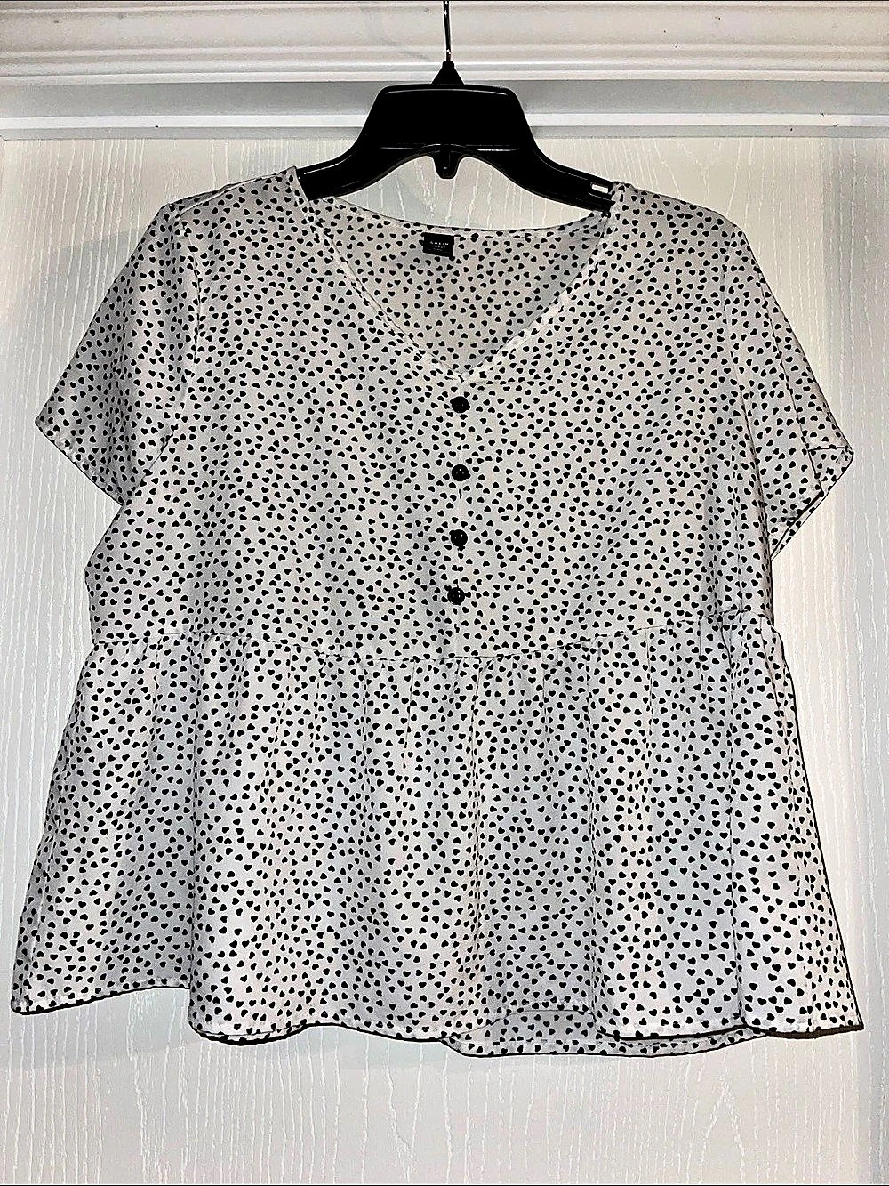 SHEIN Modelyn Plus Allover Heart Print -Faux Button Half Peplum Blouse White & B